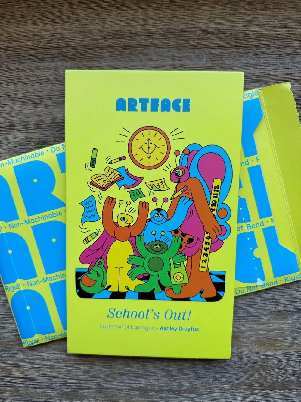 Artface Earrings: School’s Out - Picture 1 of 2